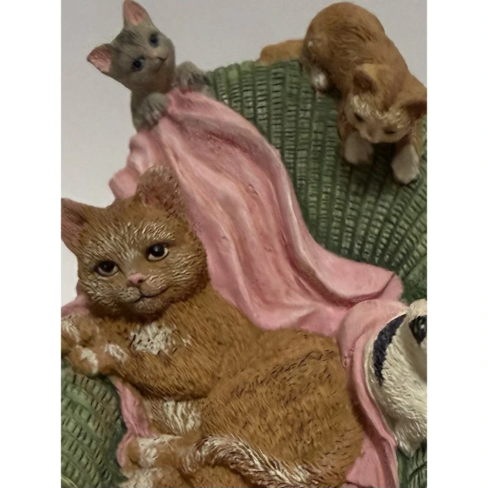 Vintage JSNY Cat Family Music Box Figurine Rotates. Plays 